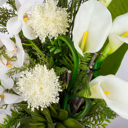 Beyaz Lilyum ve Orkide Aranjmanı – Cam Vazoda